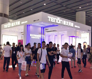 Tynon asistió a la 12ª Exposición Internacional de decoración arquitectónica de China